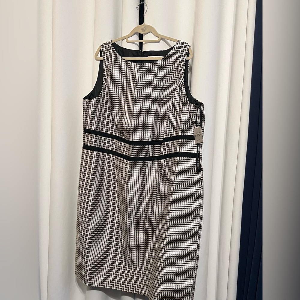 New with tags Gorgeous Kasper 22W sheath professional dress